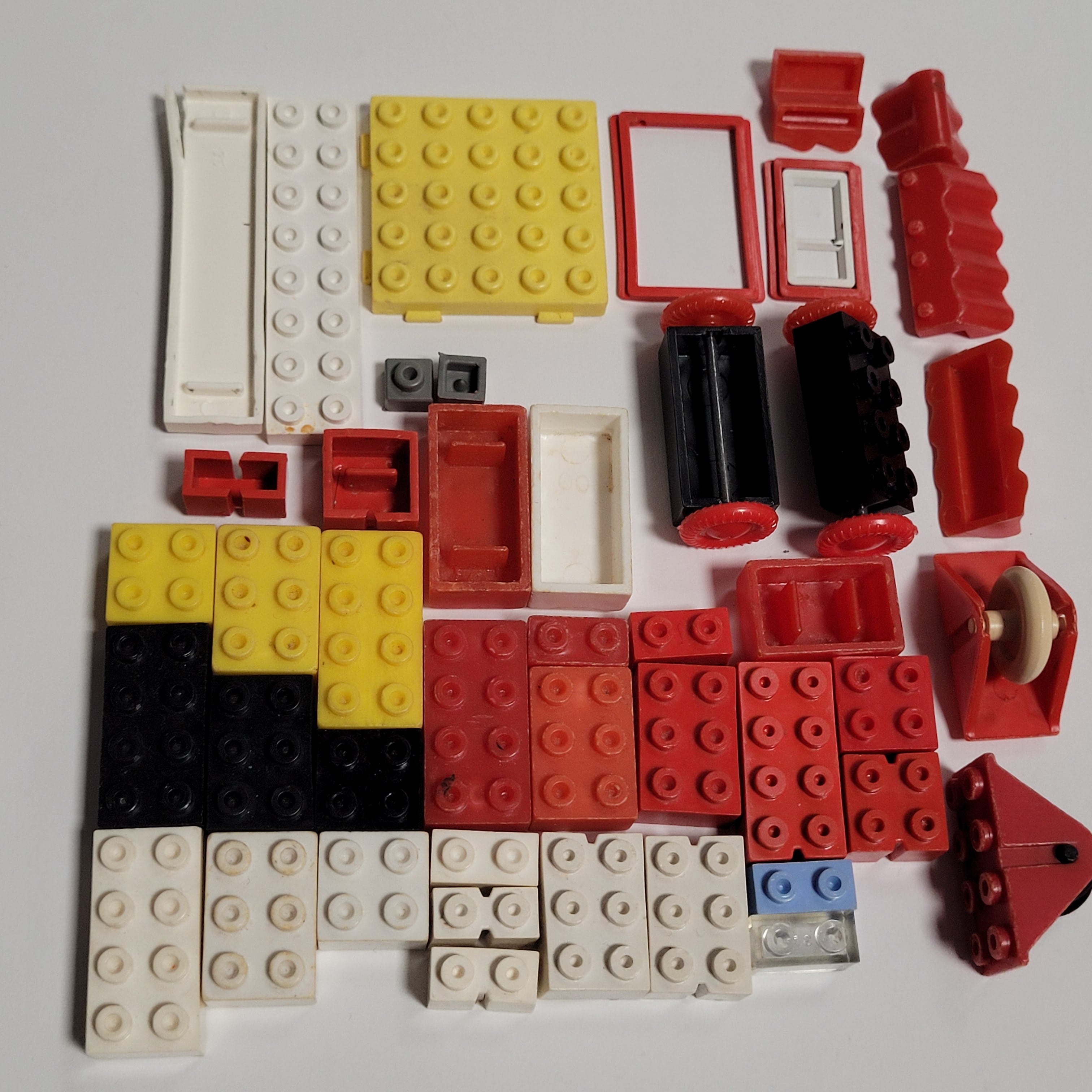 PUWI plastic building bricks