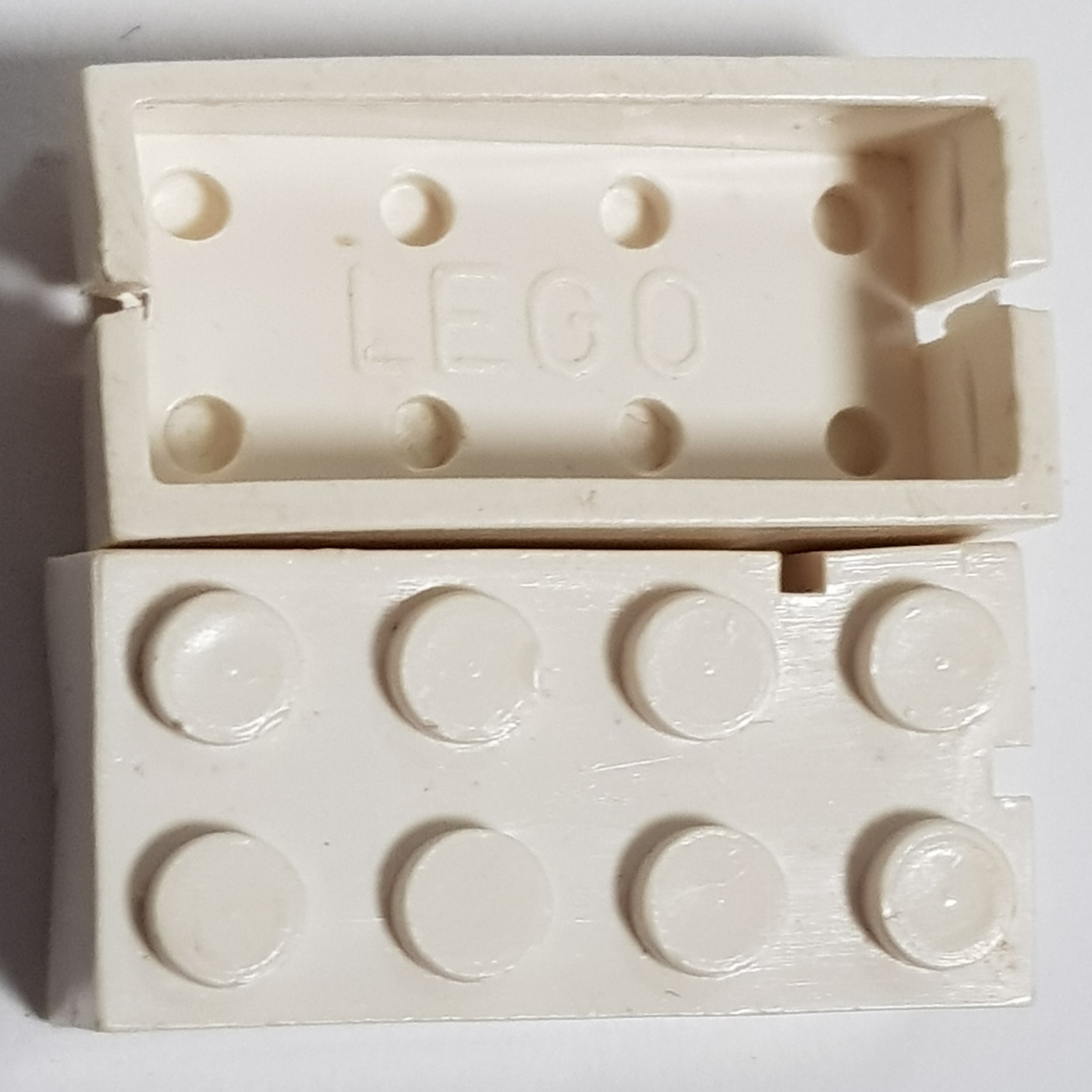 White single logo Norwegian LEGO brick