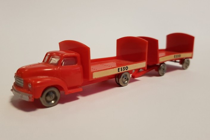 Norwegian 1:87 LEGO ESSO flatbed truck with trailer