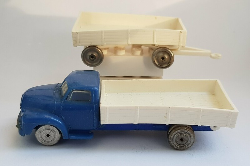 Blue Norwegian LEGO truck 1:87 with trailer