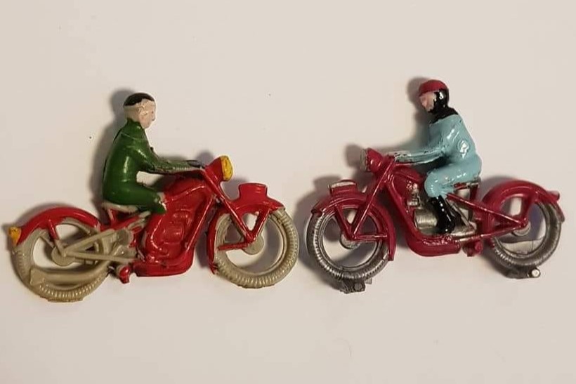Danish LEGO motorcycle compared with Norwegian